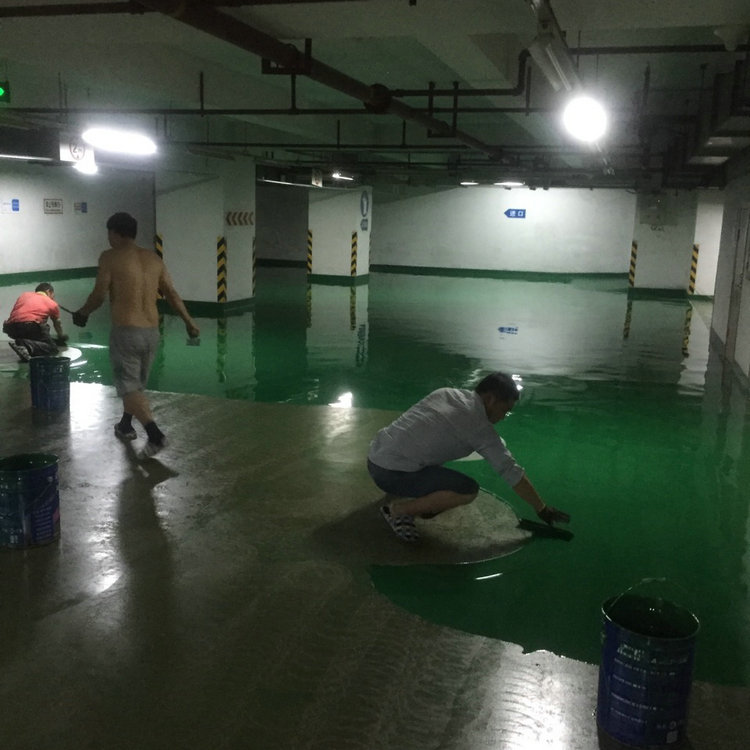 炎炎夏日，環(huán)氧地坪施工工人也“凌晨3點不回家”